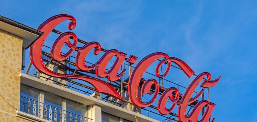 Coca-Cola Exceeds Earnings Expectations and Raises its Revenue Forecast Due to Increased Pricing