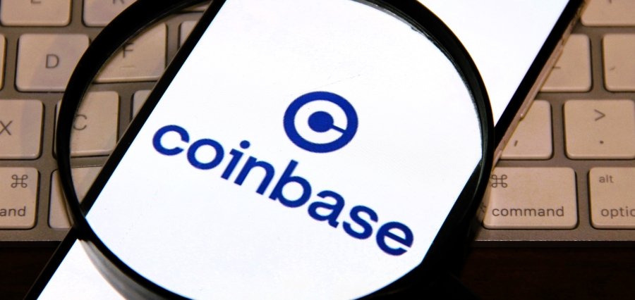 You are currently viewing Coinbase CEO Pushes 50% AI Adoption to Transform Company Operations